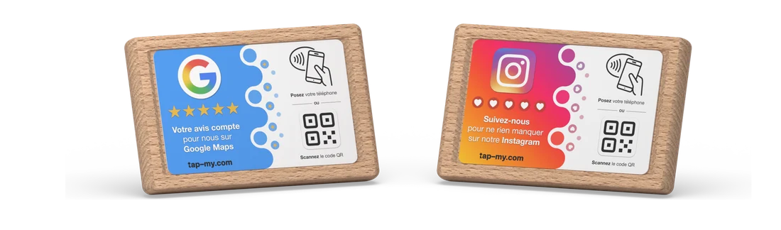 Booster Google Pro et Booster Instagram Pro dans leur présentoir en hêtre massif